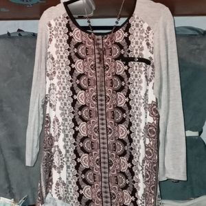 Very romantic L/S top.